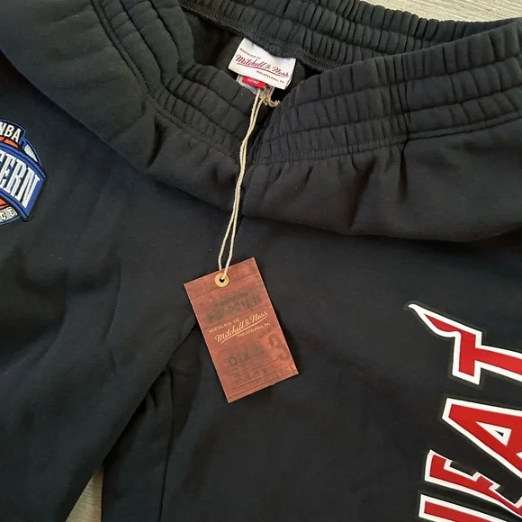 Men's Miami Heat Mitchell & Ness Origins Black Fleece Shorts Size L Large New - Picture 5 of 11
